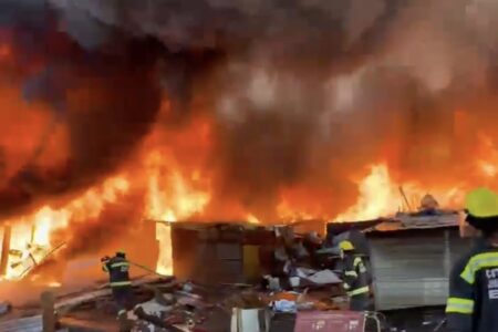 Johannesburg Emergency Management Services responding to the fire at the Selby settlement in Johannesburg. Photo: Screenshot