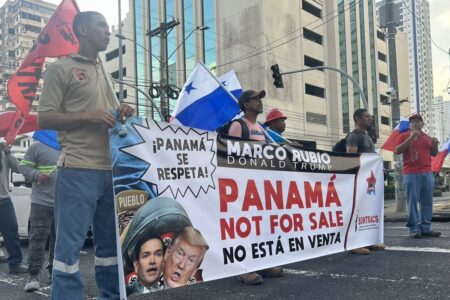 Panamanian workers take the streets during Marco Rubio's visit with President Mulino. Photo: SUNTRACS