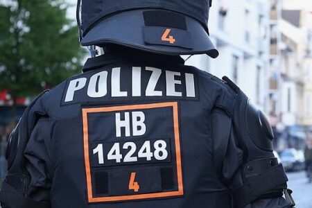 Armed state policeman in  Bremen, Germany. Photo: Wikicommons