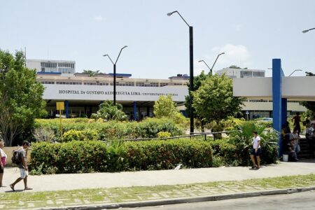 Hospital Dr. Gustavo Aldereguía Lima in Havana, Cuba. Photo: Mosbatho / Wikimedia Commons
