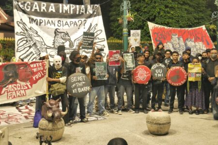 For about 2 weeks, students and workers have been demonstrating. Not only controversial legislation that threatens democracy, but also speaking out against the corruption in the government more broadly. Photo: Suluh Pergerakan