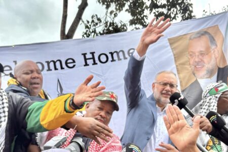 Ebrahim Rasool being greeted by crowds. Photo via Khalid Sayed MPL