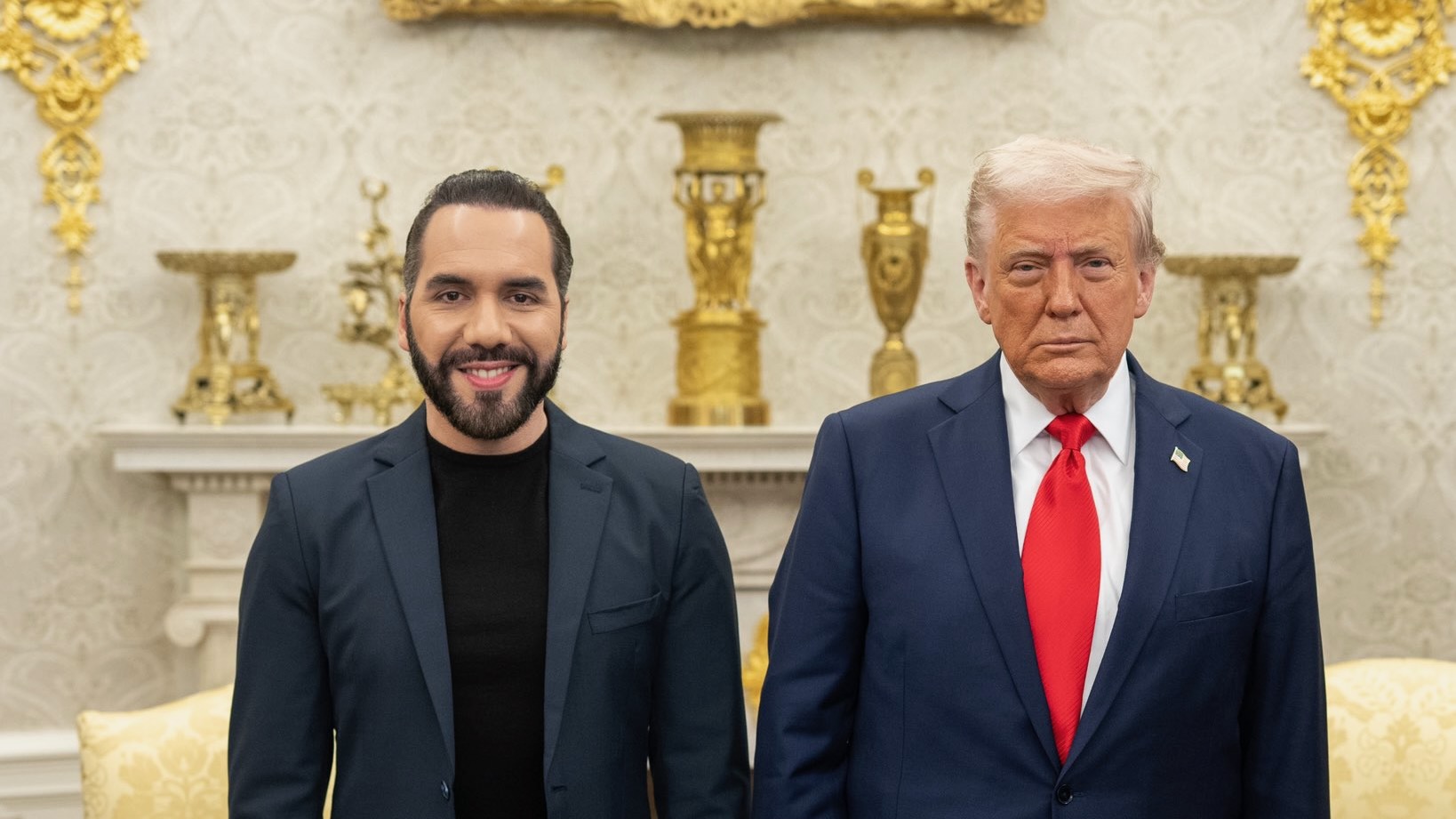 Bukele and trump by white house (1)