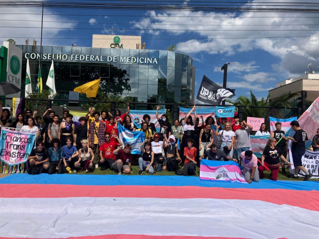 Protesters march against “transphobic” and “authoritarian” resolution of Brazil’s Council of Medicine (1.2)