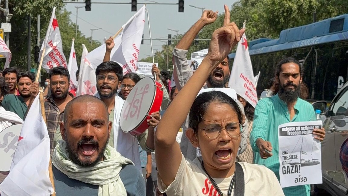 Indian police attack students during march against Israeli blockade on Gaza