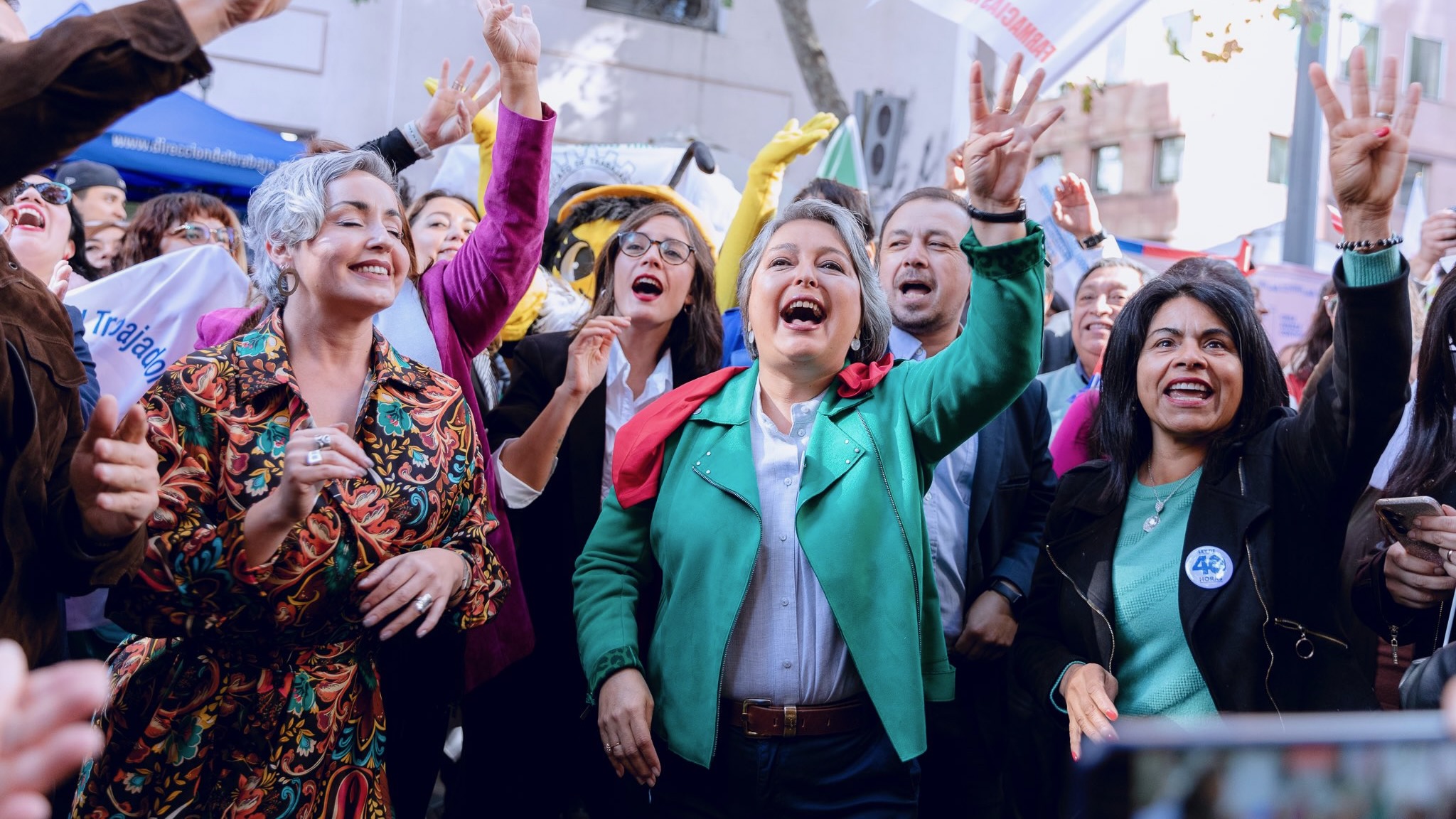 Jara wins left-wing primary, surges to second in polls