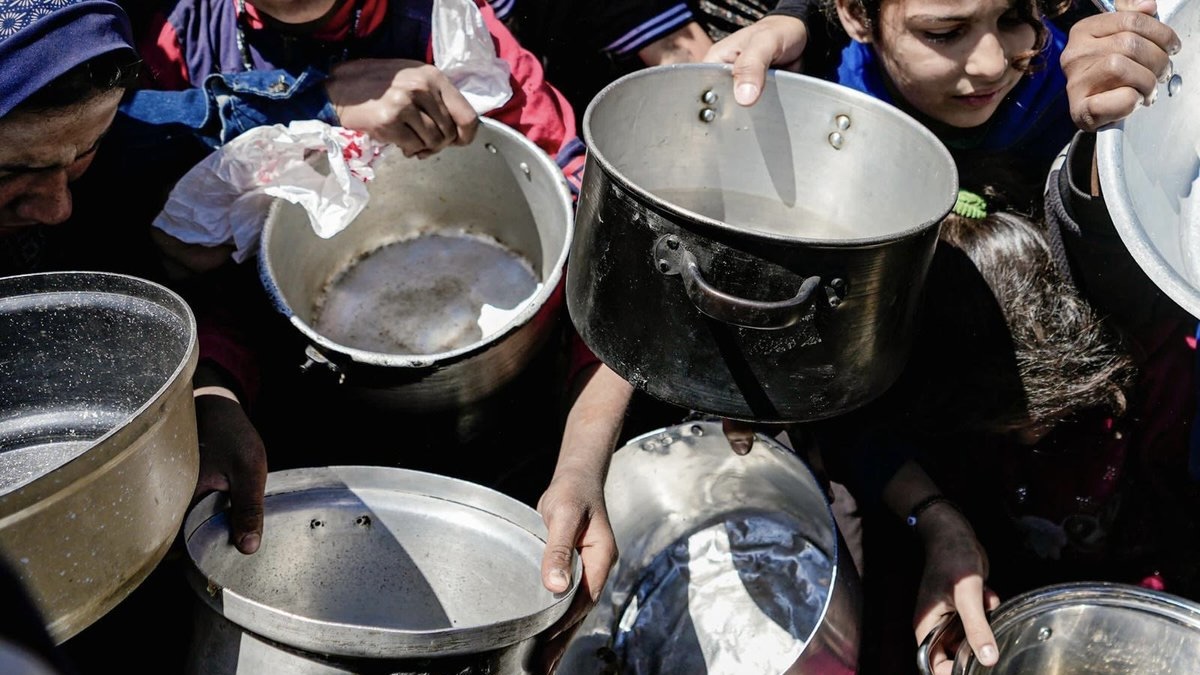 Aid seekers empty pots