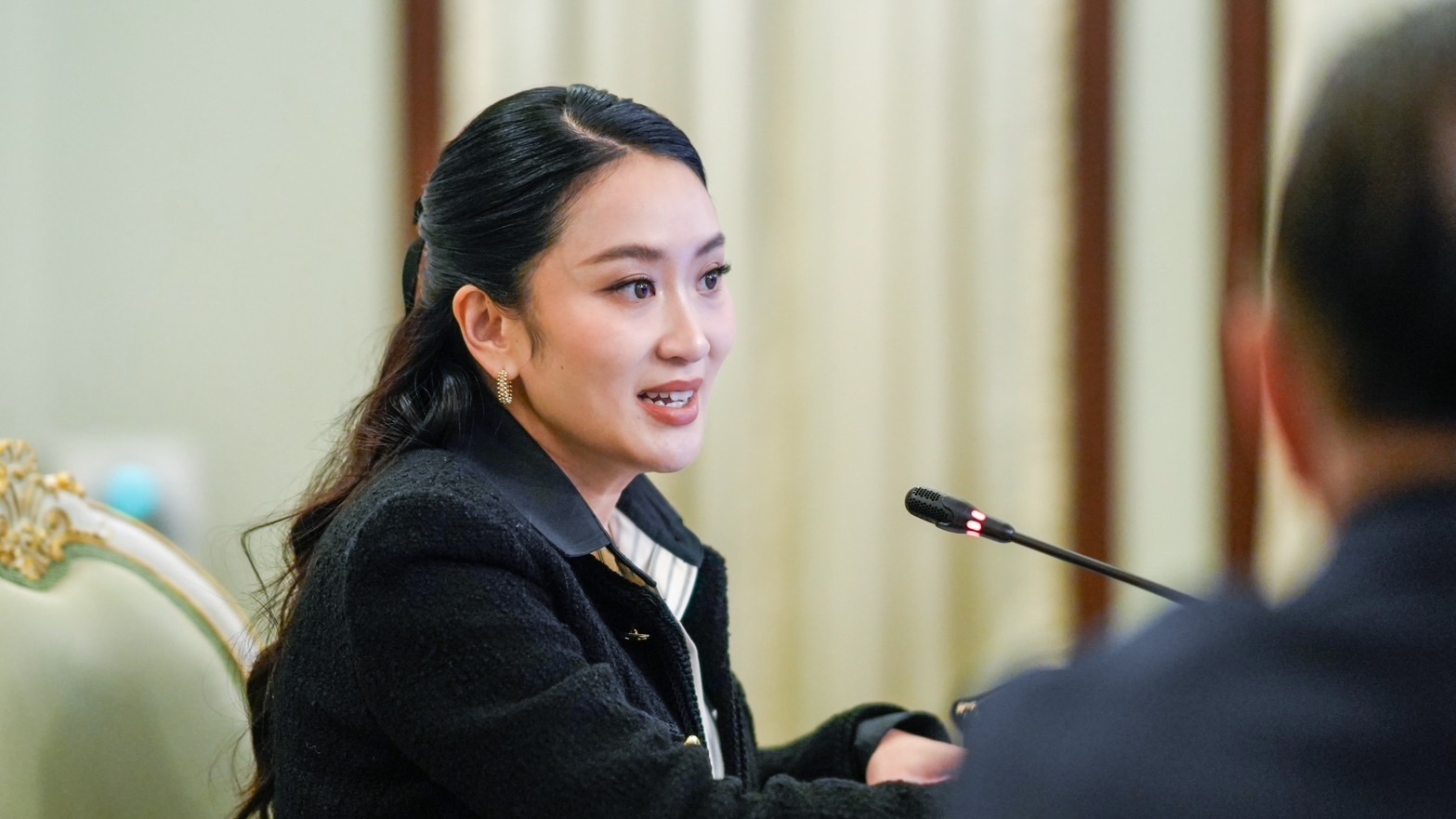 Another Shinawatra suspended
