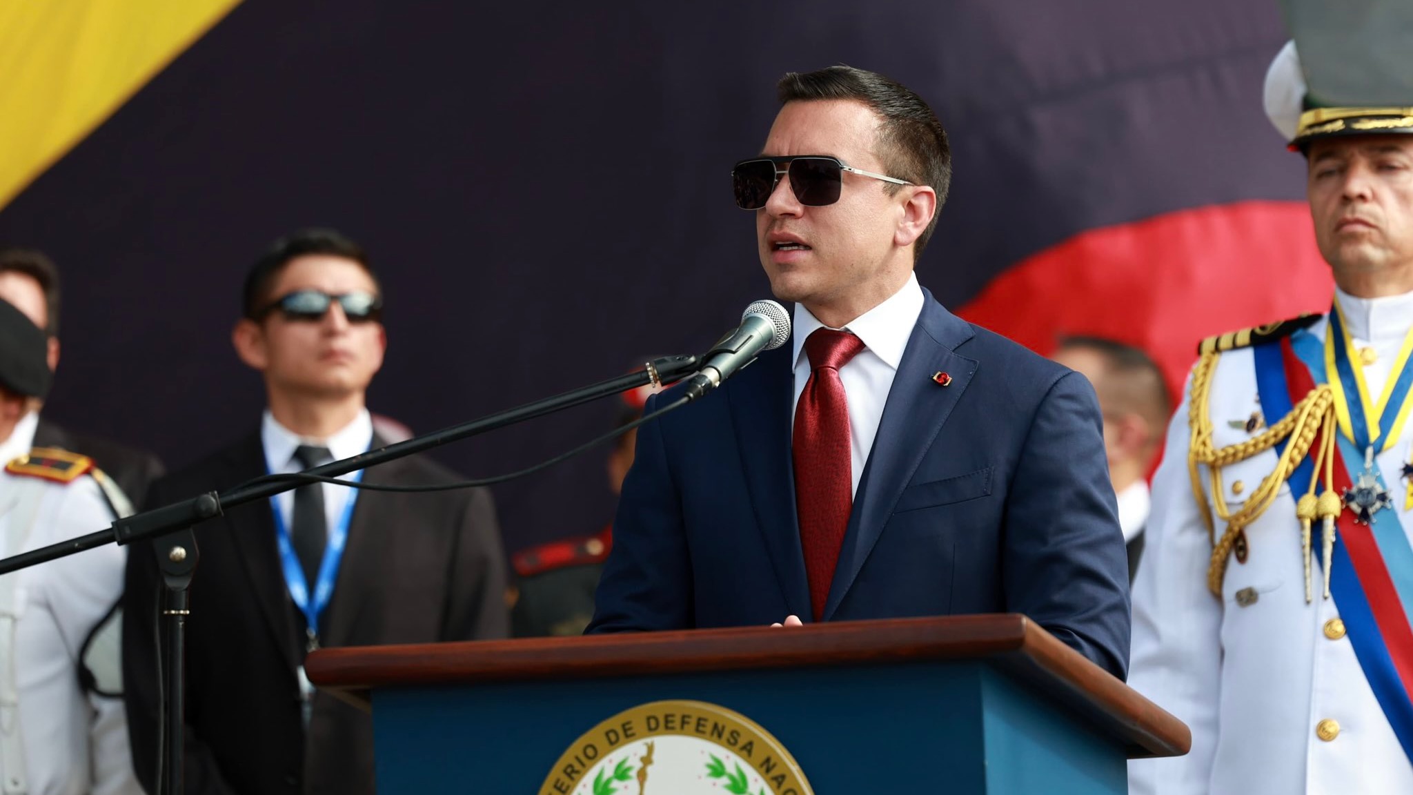 Noboa dismisses 5,000 public employees (1)