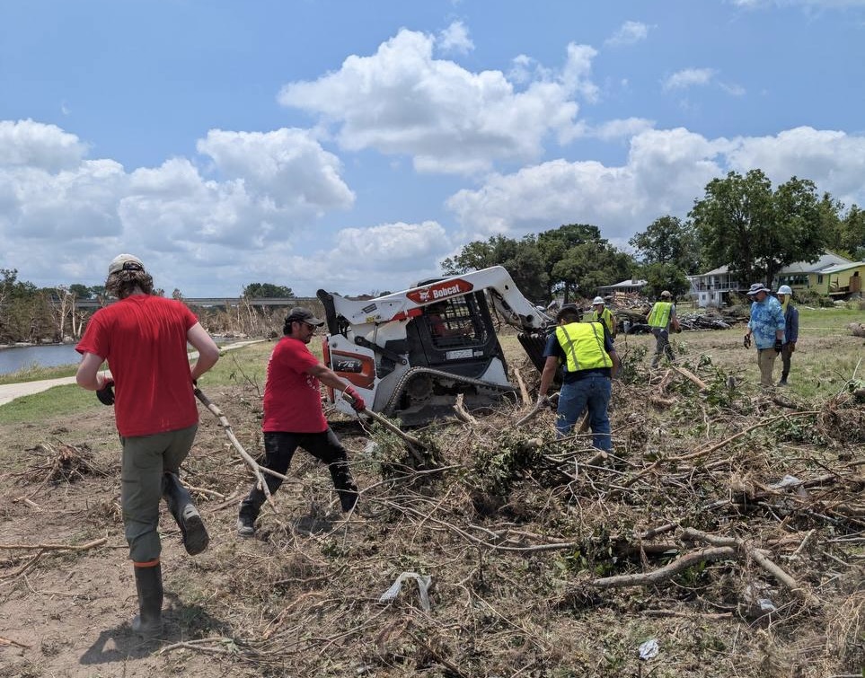 Texas floods volunteers
