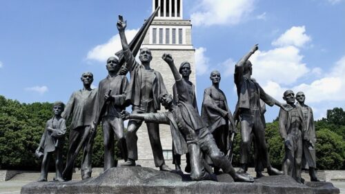 statue of people in a concentration camp