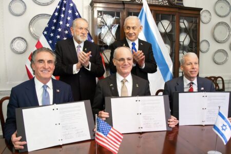 mike huckabee israel netanyahu US ambassador to Israel Mike Huckabee stands beside Israeli Prime Minister Benjamin Netanyahu, back row (Photo: US Department of the Interior)