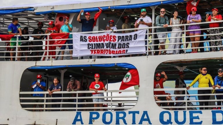 boat parade with 200 vessels navigating the waters of the Guajará Bay