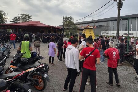 Socialist Party of Malaysia leaders arrested for opposing illegal home demolitions (1) Protest outside the police station demands release of detained leaders and residents