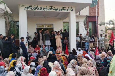 pakistan workers Workers in Lahore