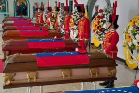 FANB holds solemn ceremony for those killed in US attack Venezuelan soldiers stand over coffins of those killed in US attack