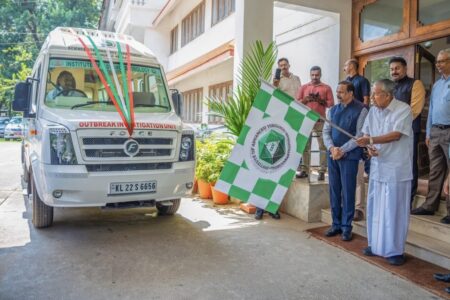 Pinarayi-Vijayan-kerala-ambulance-2-1536x864 Kerala CM Pinarayi Vijayan at the launch of the Institute of Advanced Virology's Mobile Outbreak Testing Unit