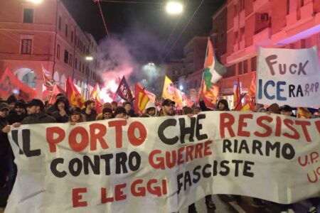 Dockworkers Int Pap Terni Ancona Strike banner in Ancona, reading: "The port that resists wars, rearmament, and fascist laws." Source: Potere al Popolo Terni/Facebook