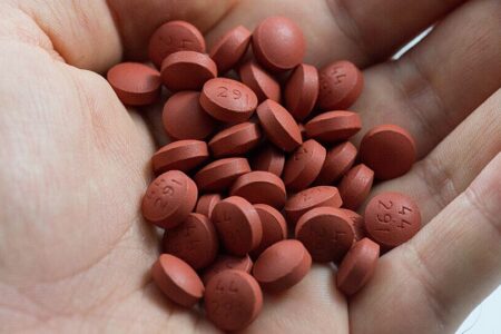 Generic Safeway tablets, 200 mg. Source: Wikimedia Commons
