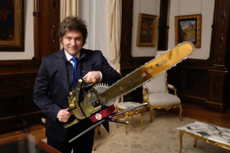 Javier Milei with chainsaw Javier Milei with chainsaw