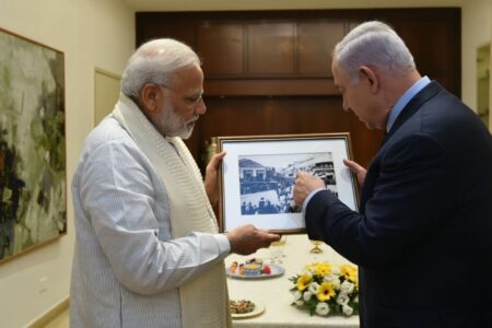 PM Netanyahu gifts PM Modi a photo during state visit (1) PM Netanyahu gifts PM Modi a photo during state visit