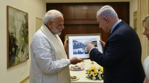 PM Netanyahu gifts PM Modi a photo during state visit