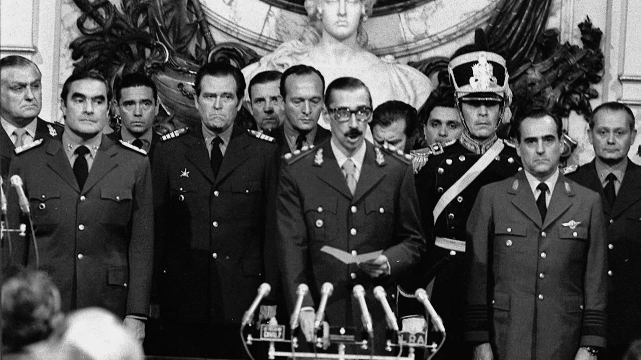 Juramento de Jorge Rafael Videla como presidente de Argentina tras el golpe de Estado de 1976.