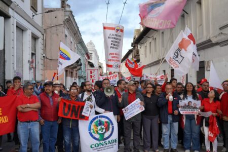 Andres Quishpe Quito Contra NOboa UNE Ecuador march against Noboa