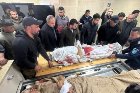 The bodies of the two martyred brothers, Muhammad and Fahim Muammar, arrived at Rafidia Hospital in Nablus (1) The bodies of the two martyred brothers, Muhammad and Fahim Muammar, arrived at Rafidia Hospital in Nablus (1)