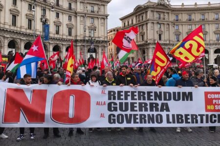 USB NO sociale Protesters on March 14 in Rome, with banner reading: "No in the referendum, no to war, no to the anti-liberty government." Source: Unione sindacale di base/Facebook