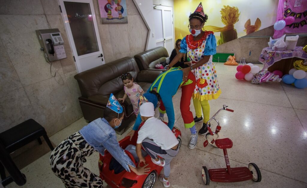 Clowns in hospital in Cuba