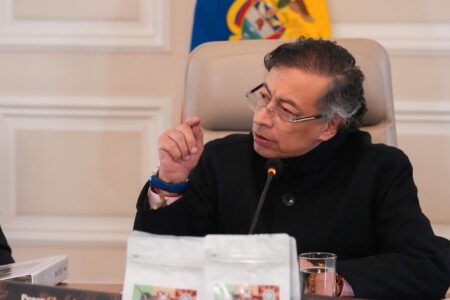 Gustavo Petro (1) Gustavo Petro (1)