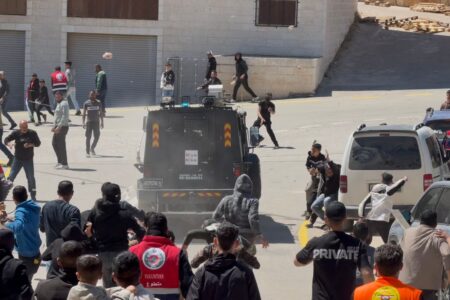 IOF violence in West Bank Crowd in Ramallah disperses as IOF opens fire