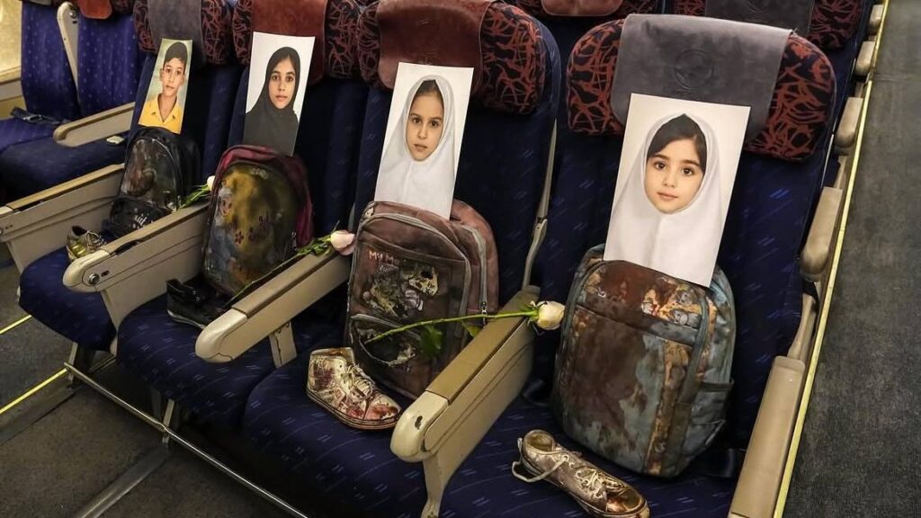 Images of the massacred Minab school children were set on the Iranian plane to Islamabad (1)