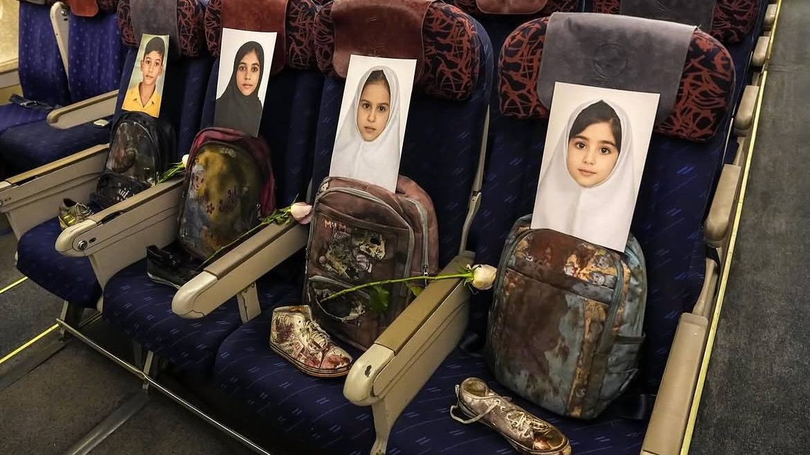 Images of the massacred Minab school children were set on the Iranian plane to Islamabad (1)