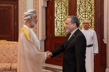 Iranian FM Abbas Araghci shakes hand of Sultan of Oman Haitham bin Tariq (1) Iranian FM Abbas Araghchi shakes hand of Sultan of Oman Haitham bin Tariq