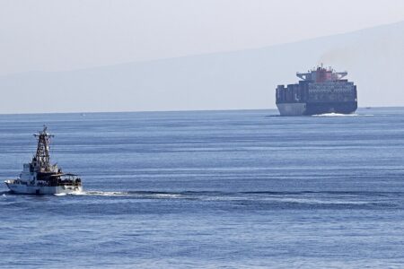 Strait of Hormuz US Coast Guard in Strait of Hormuz. Photo: US Navy